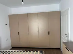 Dulap cu cinci uși, până în tavan